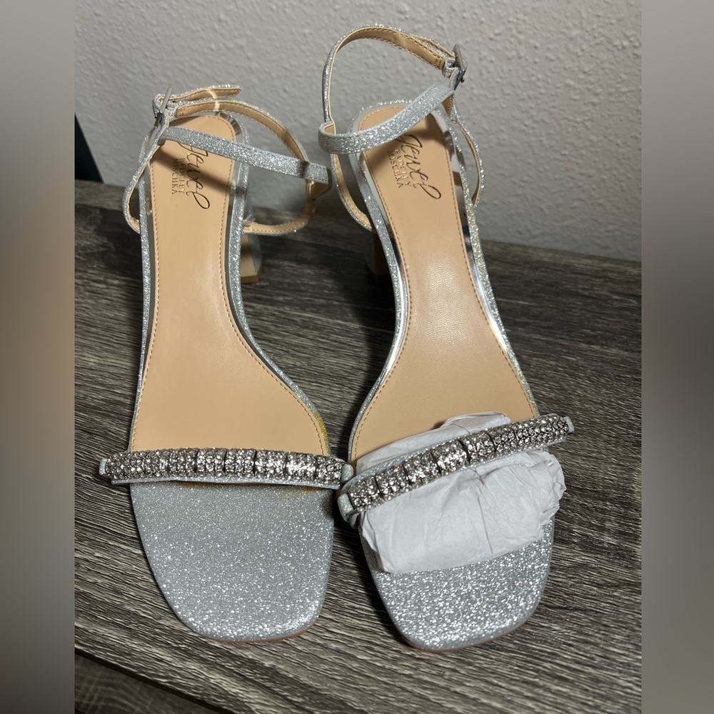 NWT Badgley Mischka Jewel Silver Sparkle Heels